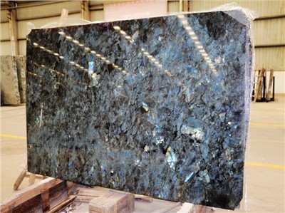 Szmaragdowo-niebieski granit na blat