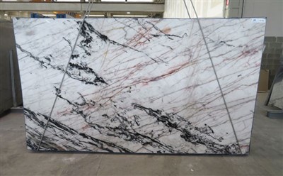 Wybuch czarno-białych płyt kwarcytowych