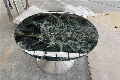 Stół do jadalni z zielonego marmuru Alps