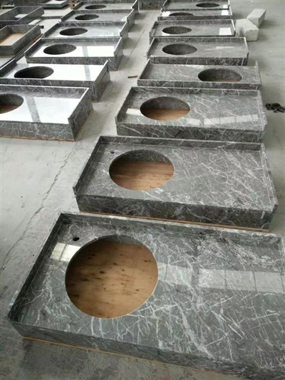 Szary marmurowy blat toaletkowy